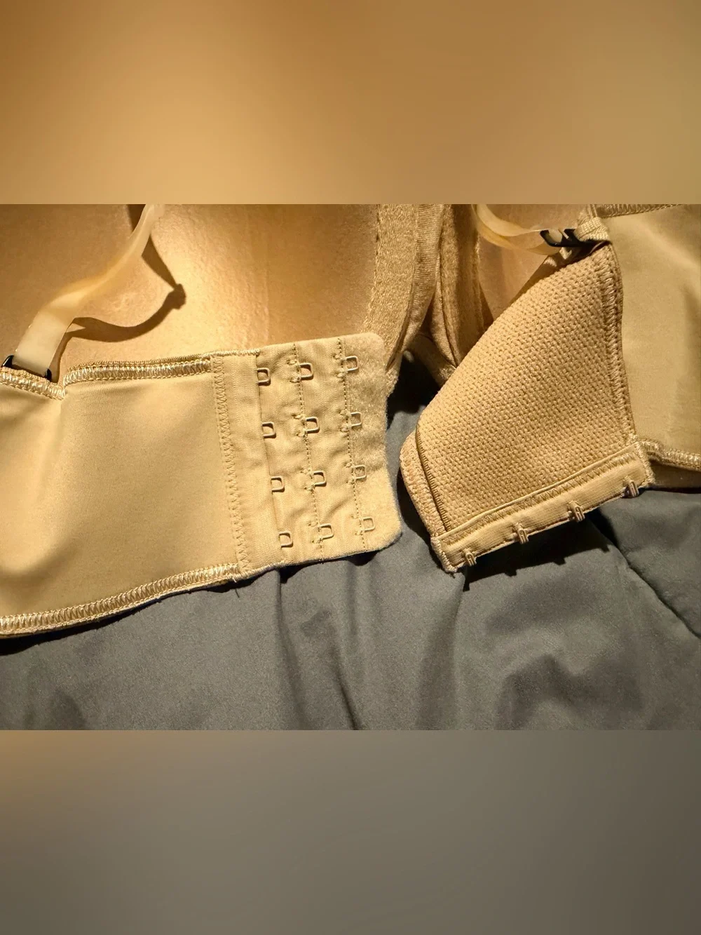 Seamless Nude Strapless Convertible Bra with Removable Straps